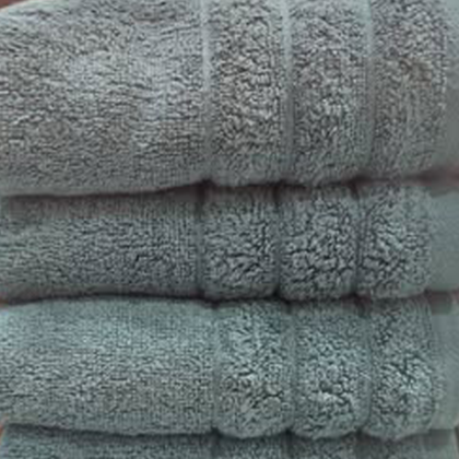 “Luxurious LD Bath Towel 70 x 150 cm – Soft, Perfect for Everyday Use!”(Gray Colar 100% COTTON )