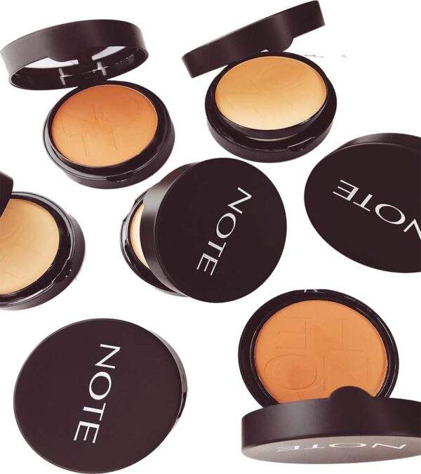 Note Compact Face Powder in shade 01 Beige provides smooth, flawless coverage with a matte finish. - Image 2